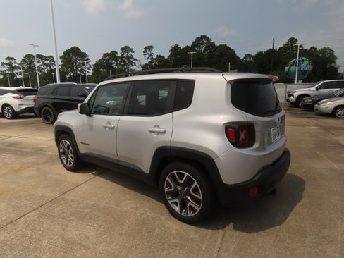 Used 2015 Jeep Renegade Latitude w/ Popular Equipment Group FWD image 16