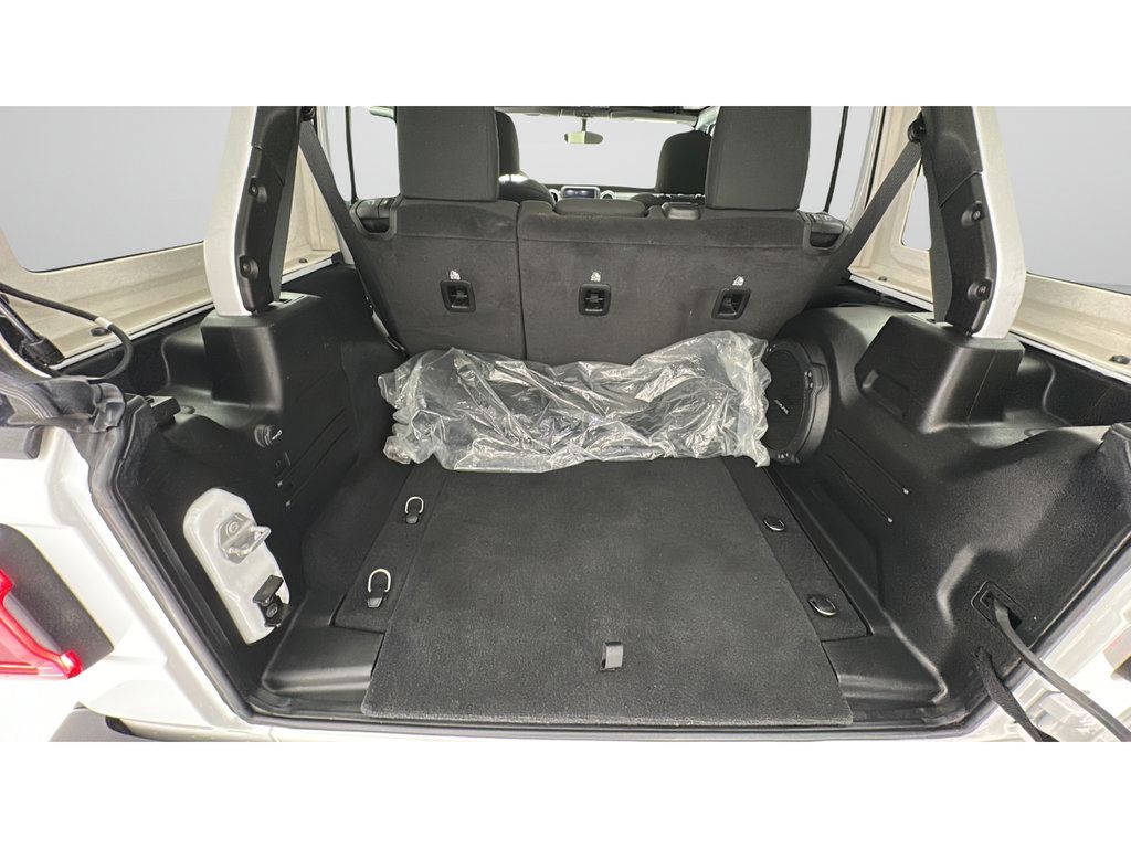 Used 2022 Jeep Wrangler Unlimited Sahara w/ LED Lighting Group AWD/4WD image 20