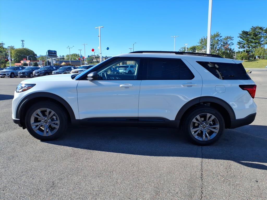 Used 2026 Ford Explorer Active w/ Active Comfort Package AWD/4WD image 2