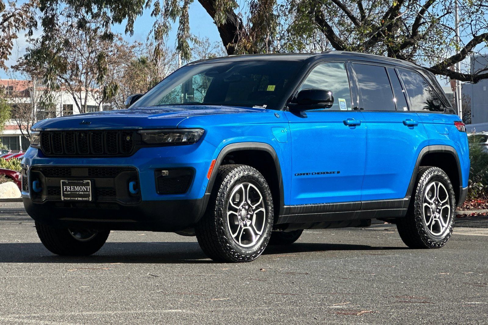 New 2023 Jeep Grand Cherokee Trailhawk w/ Advanced Protech Group II AWD/4WD image 7