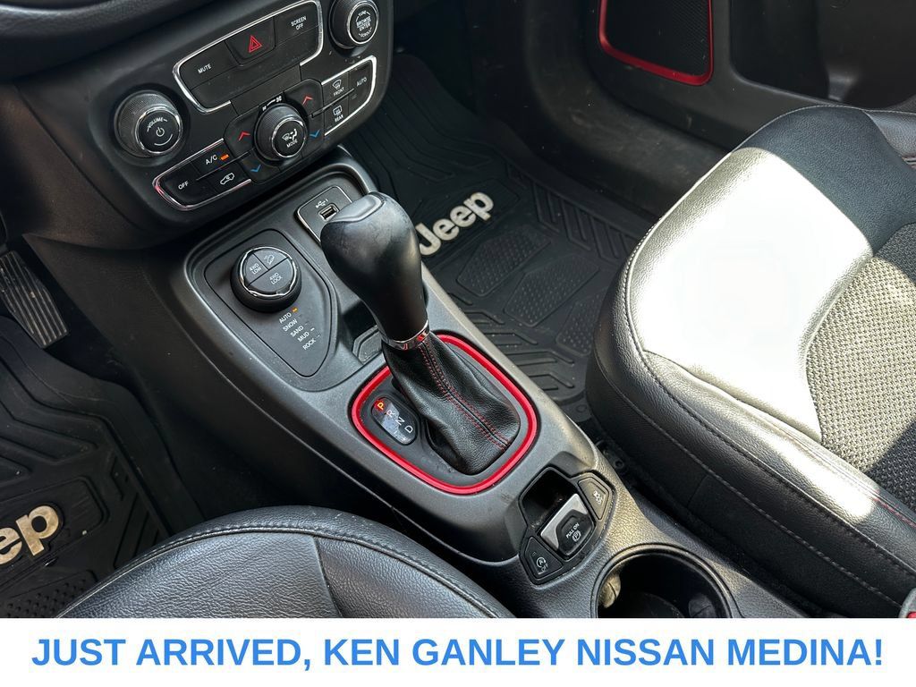 Used 2019 Jeep Compass Trailhawk w/ Popular Equipment Group AWD/4WD image 10