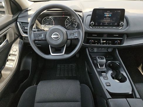 Used 2024 Nissan Rogue SV image 10