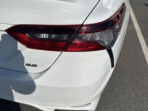 Used 2023 Toyota Camry SE image 5