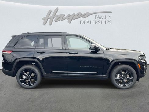 New 2025 Jeep Grand Cherokee Limited w/ Black Appearance Package RWD image 26