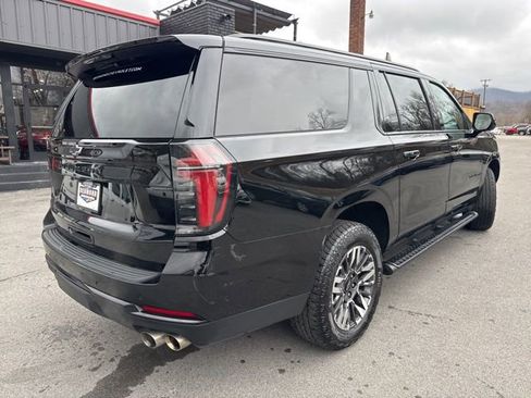 Used 2025 Chevrolet Suburban Z71 image 8