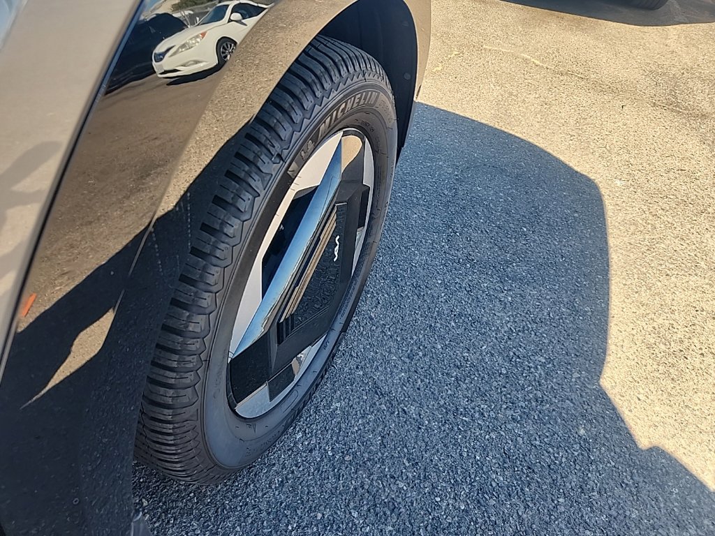 Certified 2024 Kia EV9 Land AWD/4WD image 16