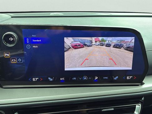 Used 2025 Chevrolet Traverse LT FWD image 29