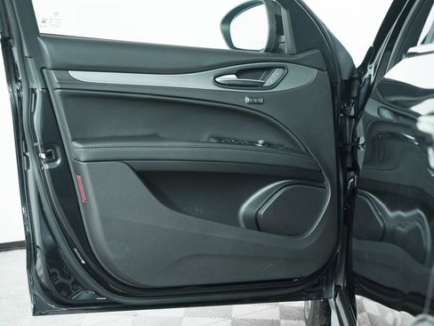 New 2025 Alfa Romeo Stelvio Sprint AWD/4WD image 16