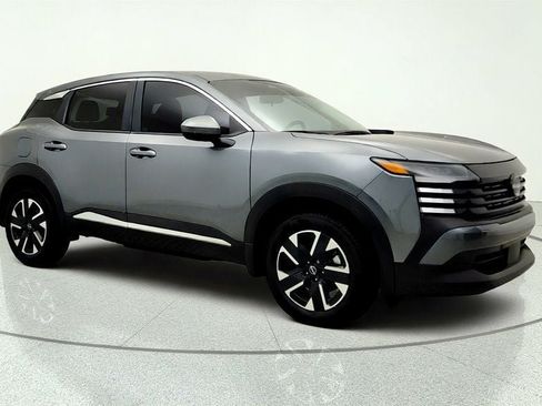 Used 2025 Nissan Kicks SV AWD/4WD image 3