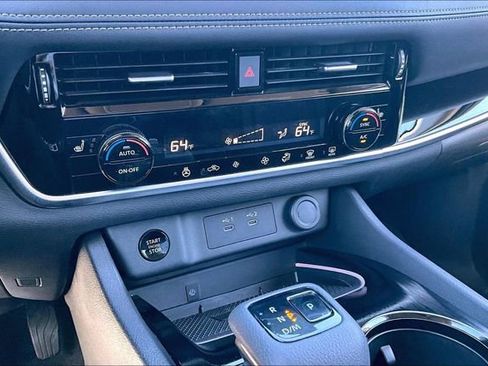 Certified 2025 Nissan Rogue SL FWD image 24