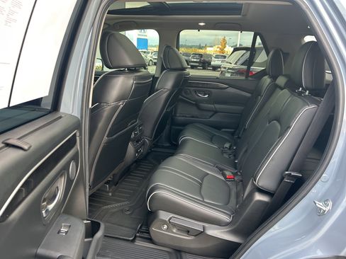 Used 2023 Honda Pilot Elite image 12