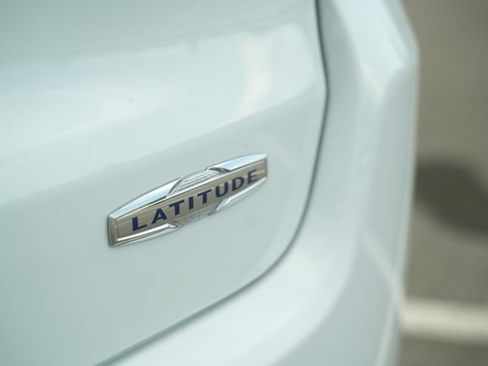 Used 2025 Jeep Compass Latitude AWD/4WD image 44