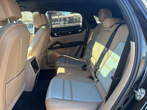 Used 2020 Porsche Cayenne S image 16