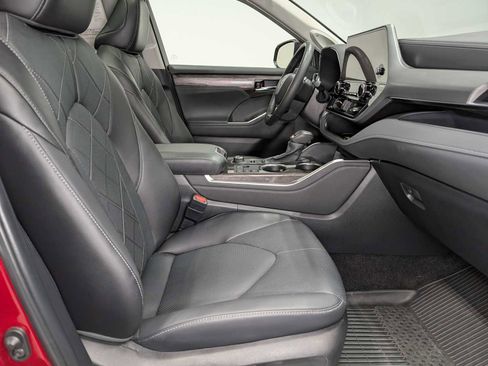 Used 2024 Toyota Highlander Platinum image 40