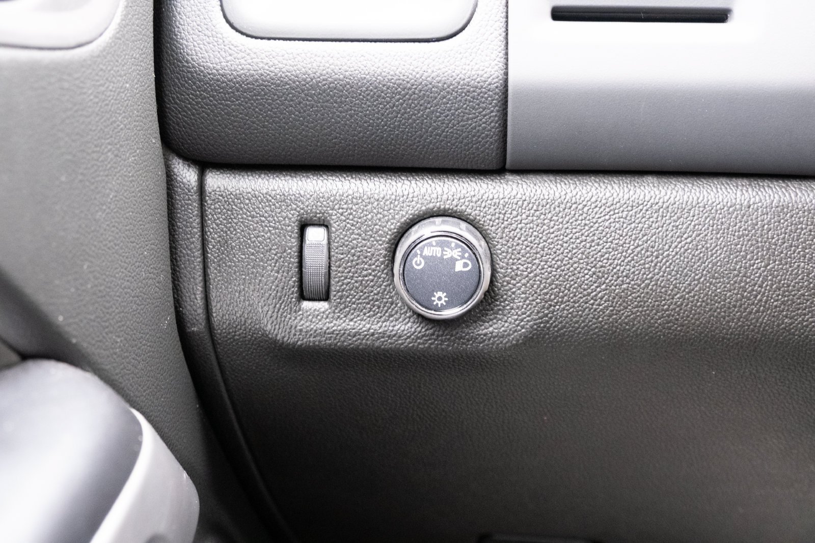 Used 2022 Chevrolet Colorado LT RWD image 9
