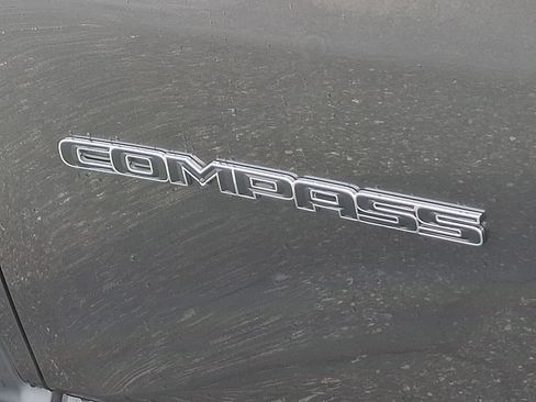 Used 2020 Jeep Compass Latitude w/ Cold Weather Group AWD/4WD image 30