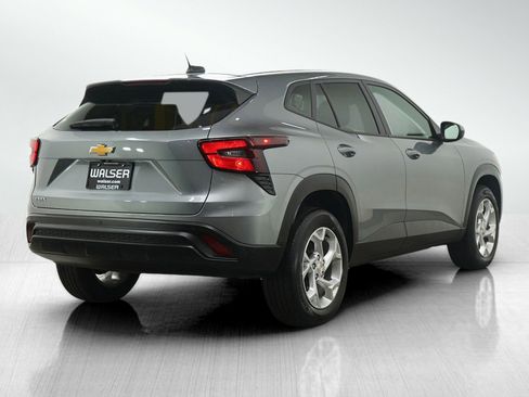 Used 2024 Chevrolet Trax LS w/ LS Convenience Package image 5