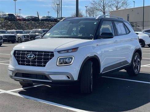 Certified 2025 Hyundai Venue Limited image 6