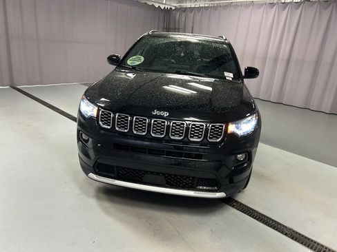 Used 2025 Jeep Compass Limited w/ Sun & Sound Group AWD/4WD image 2