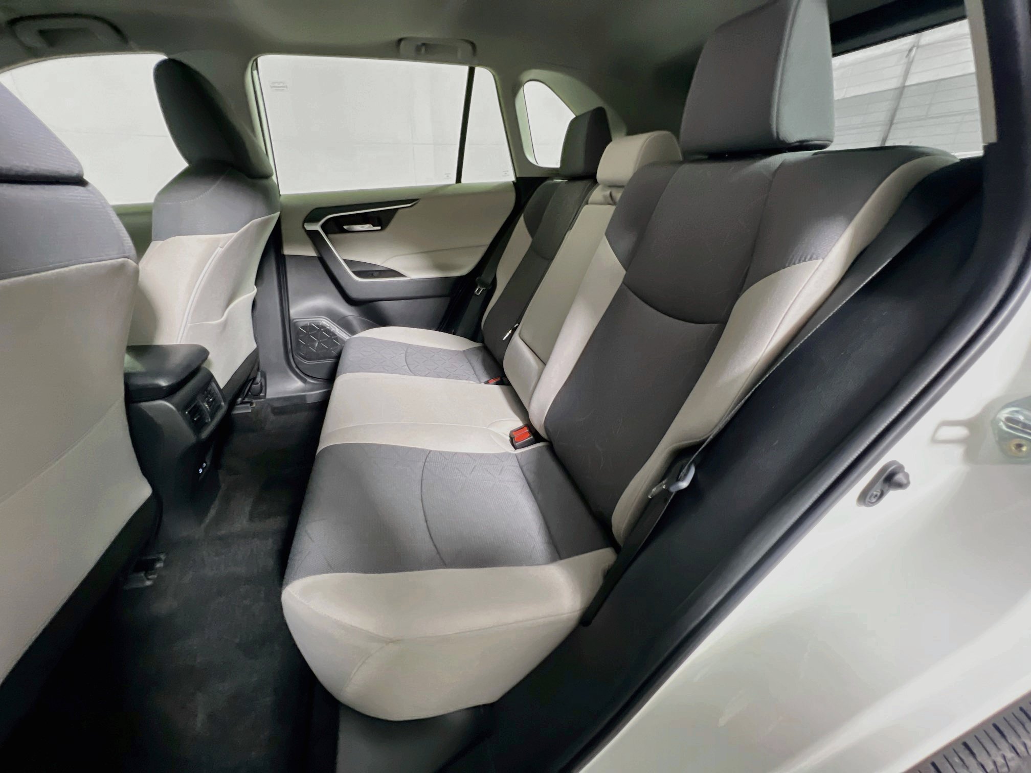 Used 2024 Toyota RAV4 XLE w/ Convenience Package FWD image 29