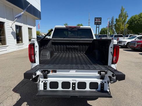 Certified 2025 GMC Sierra 1500 AT4 w/ AT4 Premium Package AWD/4WD image 9