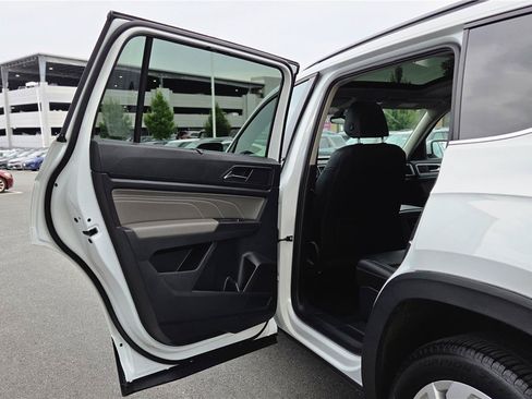 Certified 2023 Volkswagen Atlas SE w/ Panoramic Sunroof Package AWD/4WD image 28
