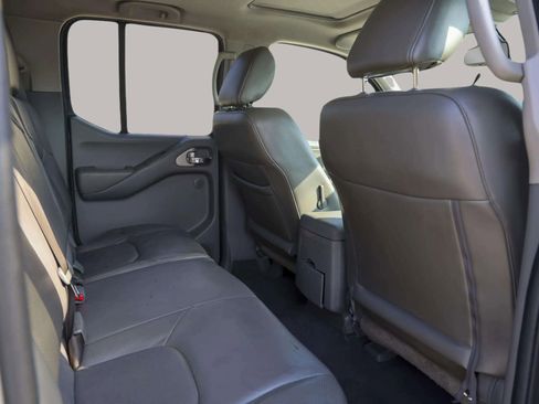 Used 2019 Nissan Frontier SL image 27