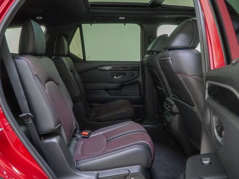 Used 2025 Honda Pilot Black Edition image 45