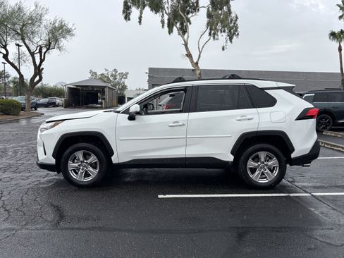 Used 2022 Toyota RAV4 XLE w/ XLE Grade Weather Package FWD image 5