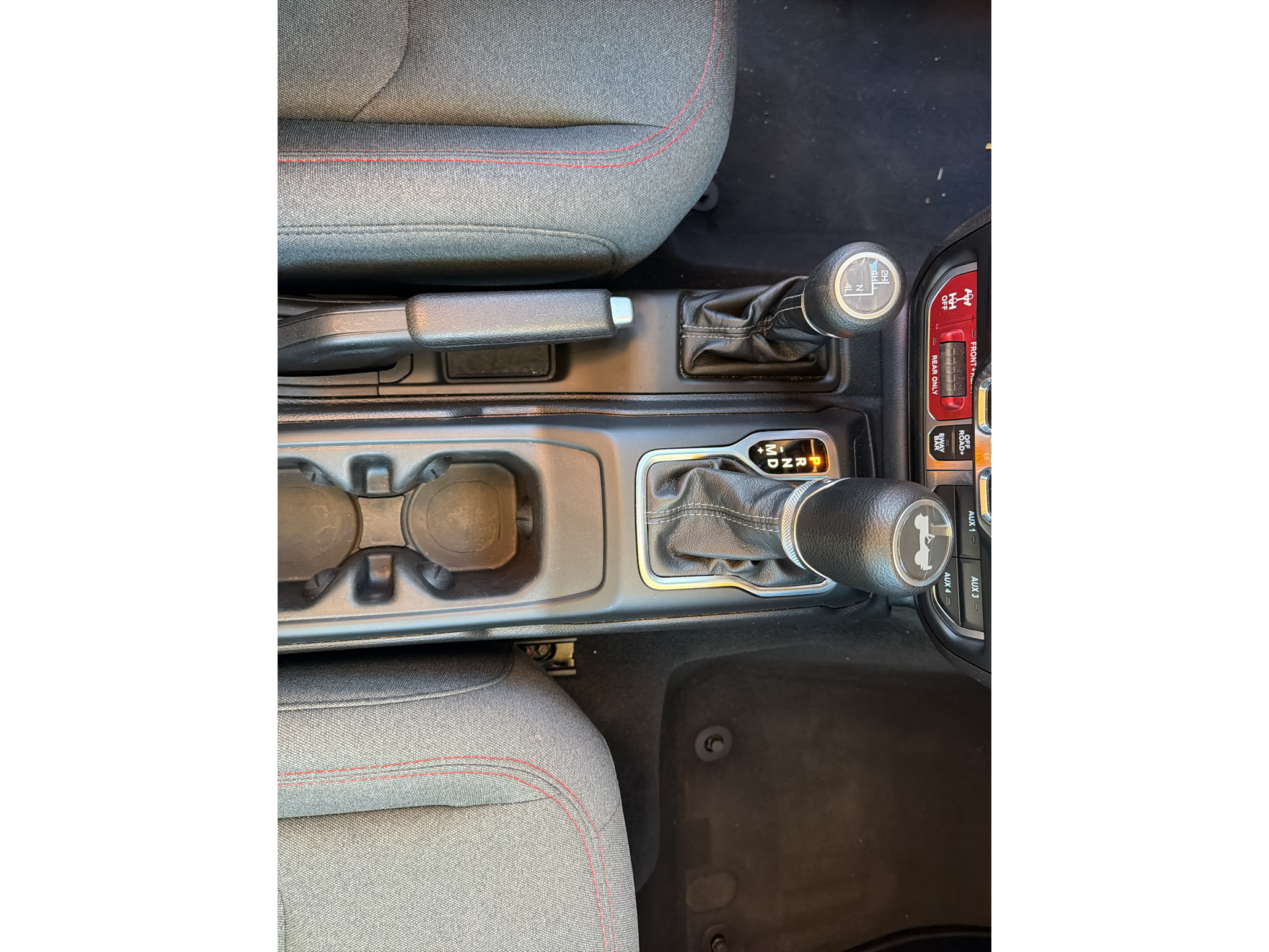 Used 2025 Jeep Wrangler Unlimited Rubicon w/ Convenience Group AWD/4WD image 14