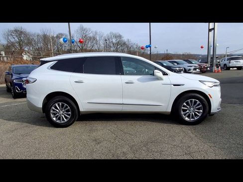 Certified 2024 Buick Enclave Essence AWD/4WD image 9