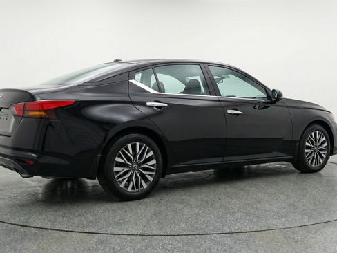 Used 2025 Nissan Altima 2.5 SV image 9