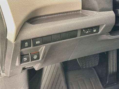 Certified 2024 Toyota Sienna XLE FWD image 15