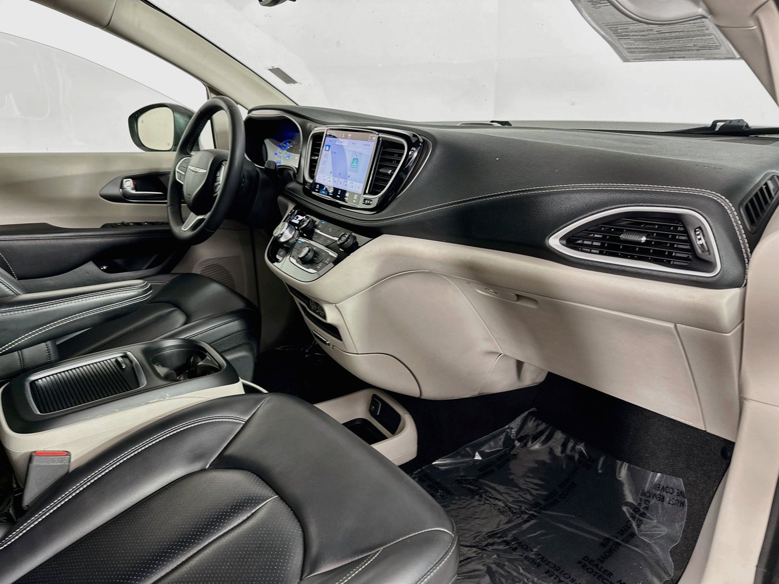 Used 2023 Chrysler Pacifica Touring-L FWD image 30