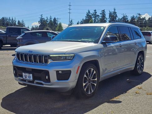 Used 2022 Jeep Grand Cherokee L Overland w/ Advanced Protech Group III AWD/4WD image 4