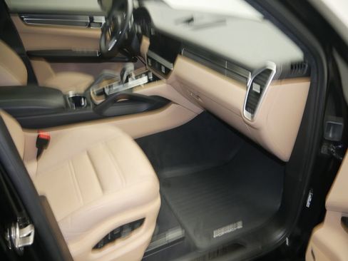 Certified 2023 Porsche Cayenne GTS AWD/4WD image 26