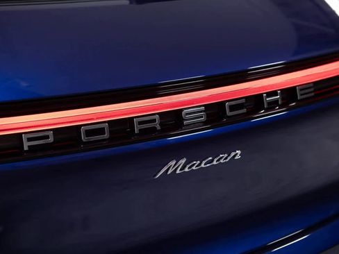 Certified 2025 Porsche Macan image 33