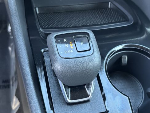 Used 2025 Nissan Rogue SV FWD image 22