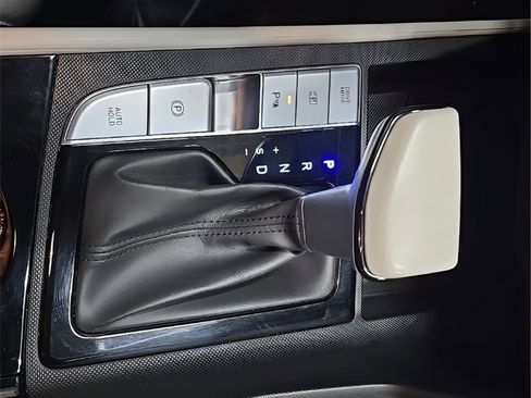 Certified 2024 Hyundai Elantra Limited image 28