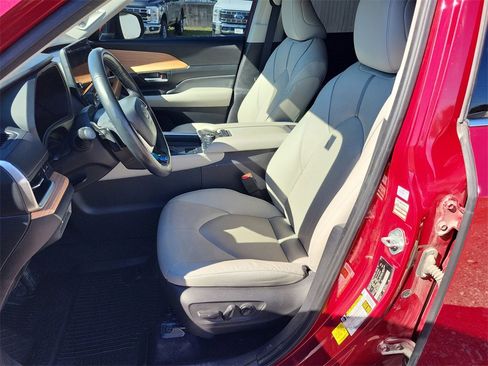 Used 2024 Toyota Grand Highlander Platinum image 13