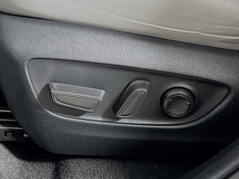 Used 2020 Toyota RAV4 XLE AWD/4WD image 16