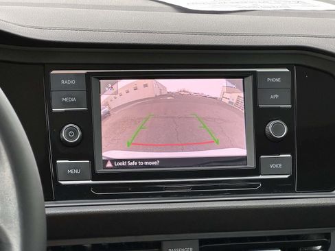 Used 2023 Volkswagen Jetta SE w/ Panoramic Sunroof Package image 18