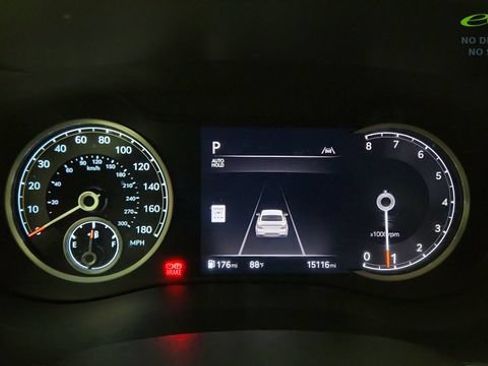 Used 2025 Genesis G70 2.5T image 39