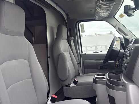 New 2027 Ford E-350 and Econoline 350 Super Duty RWD image 15