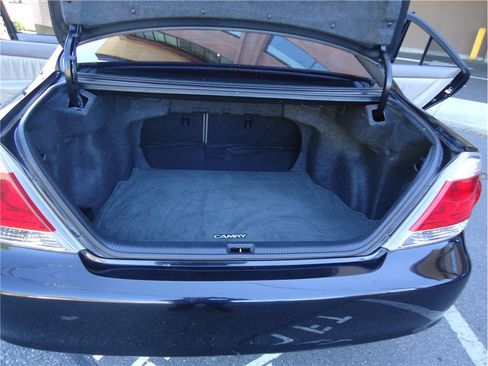 Used 2006 Toyota Camry XLE FWD image 17