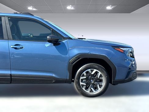 Used 2025 Subaru Forester Premium image 34