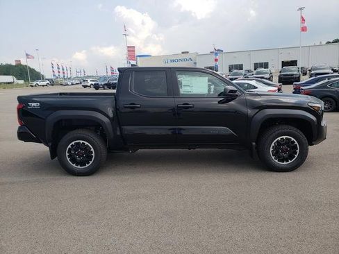 New 2025 Toyota Tacoma TRD Off-Road image 4