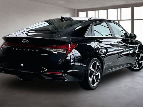 Used 2023 Hyundai Elantra Limited image 3