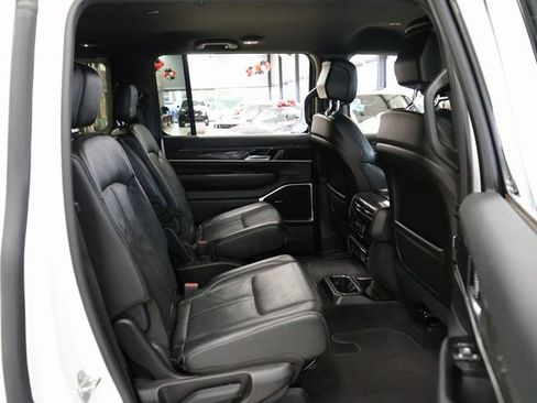 Used 2022 Jeep Wagoneer Series III w/ Flexible Seating Group image 14