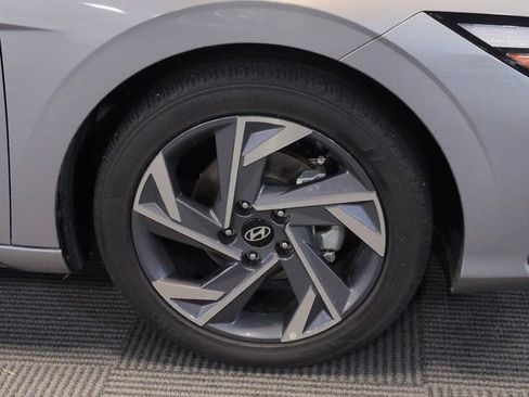 Used 2025 Hyundai Elantra Sport FWD image 11